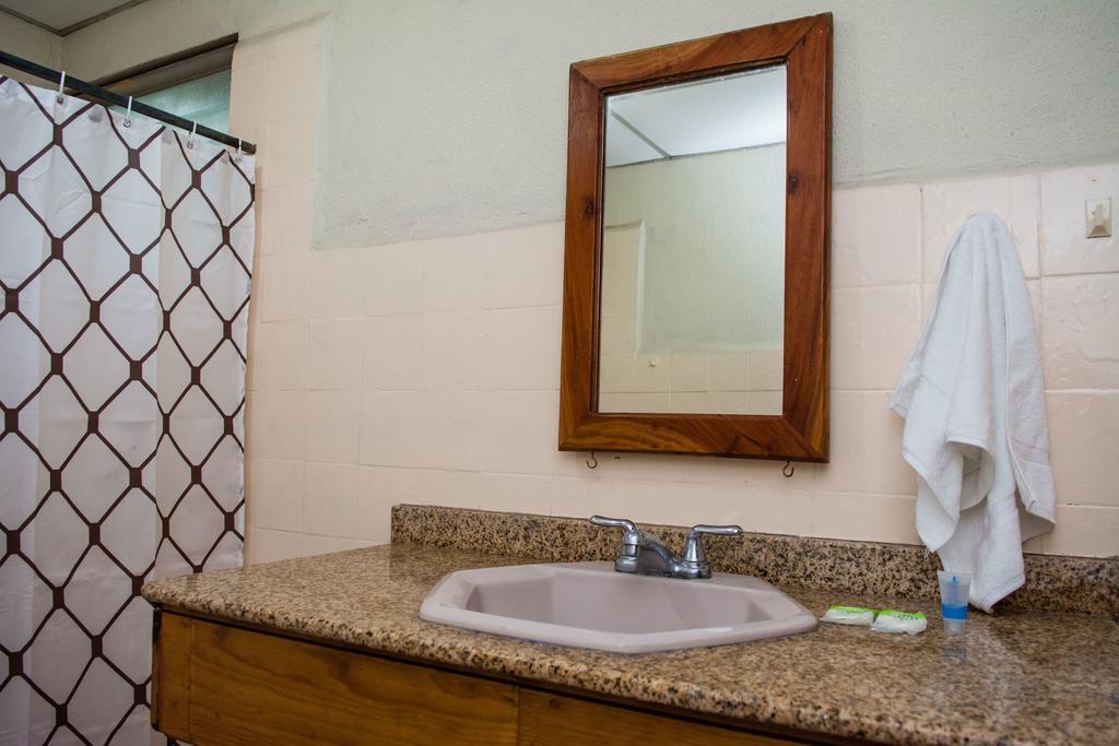 Hostal Casa Los Espinoza ماناجوا المظهر الخارجي الصورة