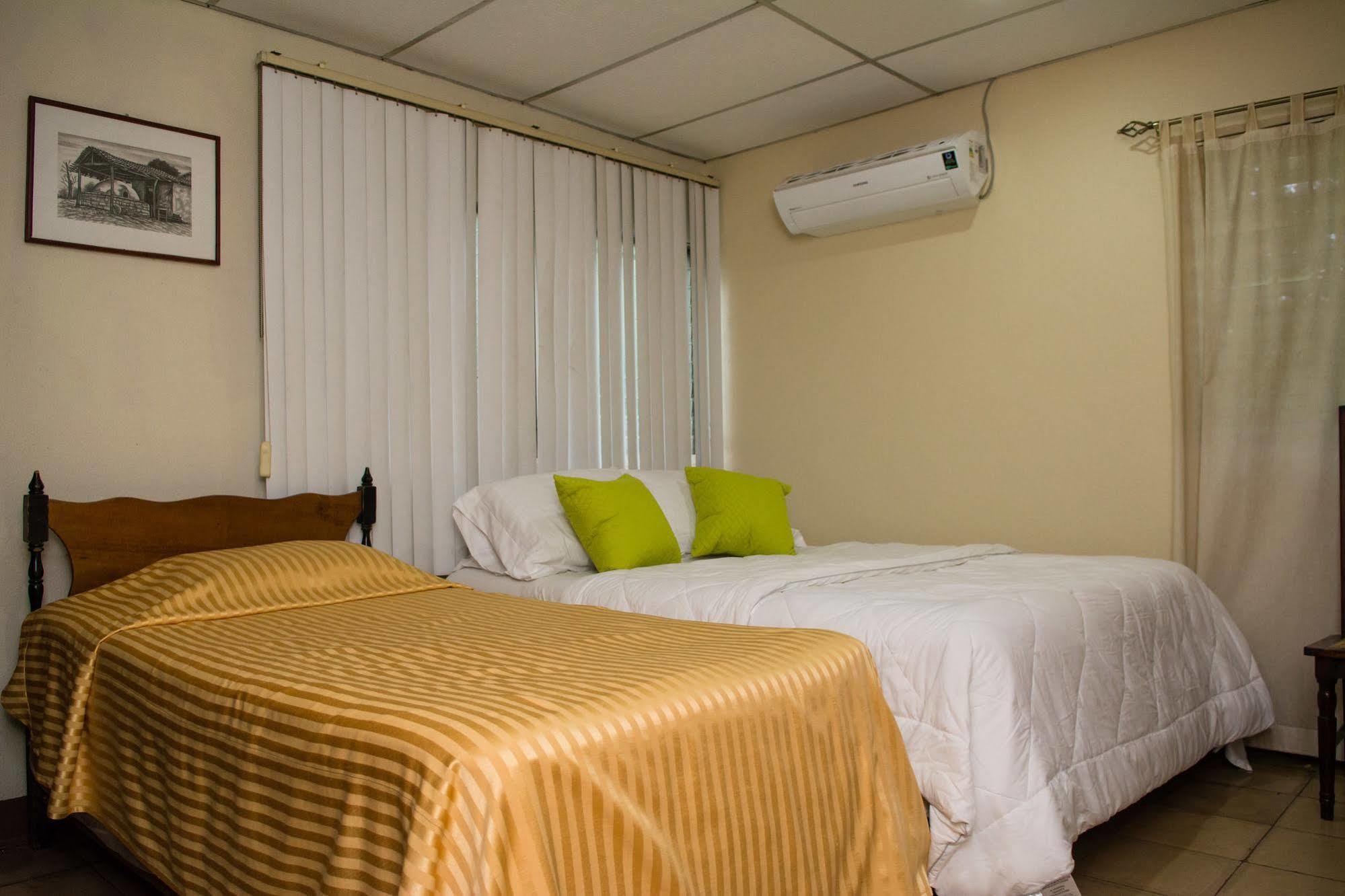Hostal Casa Los Espinoza ماناجوا المظهر الخارجي الصورة